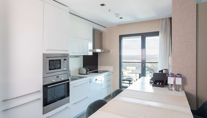 Radisson Residences Avrupa TEM Istanbul - Гостевая комната кухня / кухонный уголок