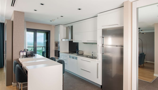 Radisson Residences Avrupa TEM Istanbul - Гостевая комната кухня / кухонный уголок