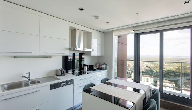 Radisson Residences Avrupa TEM Istanbul - Гостевая комната кухня / кухонный уголок