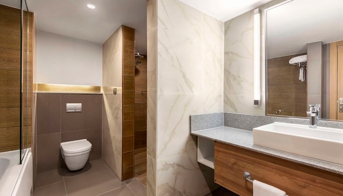 Radisson Residences Cairo Heliopolis - حمام غرفة الضيوف