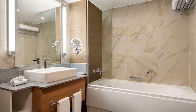 Radisson Residences Cairo Heliopolis - حمام غرفة الضيوف