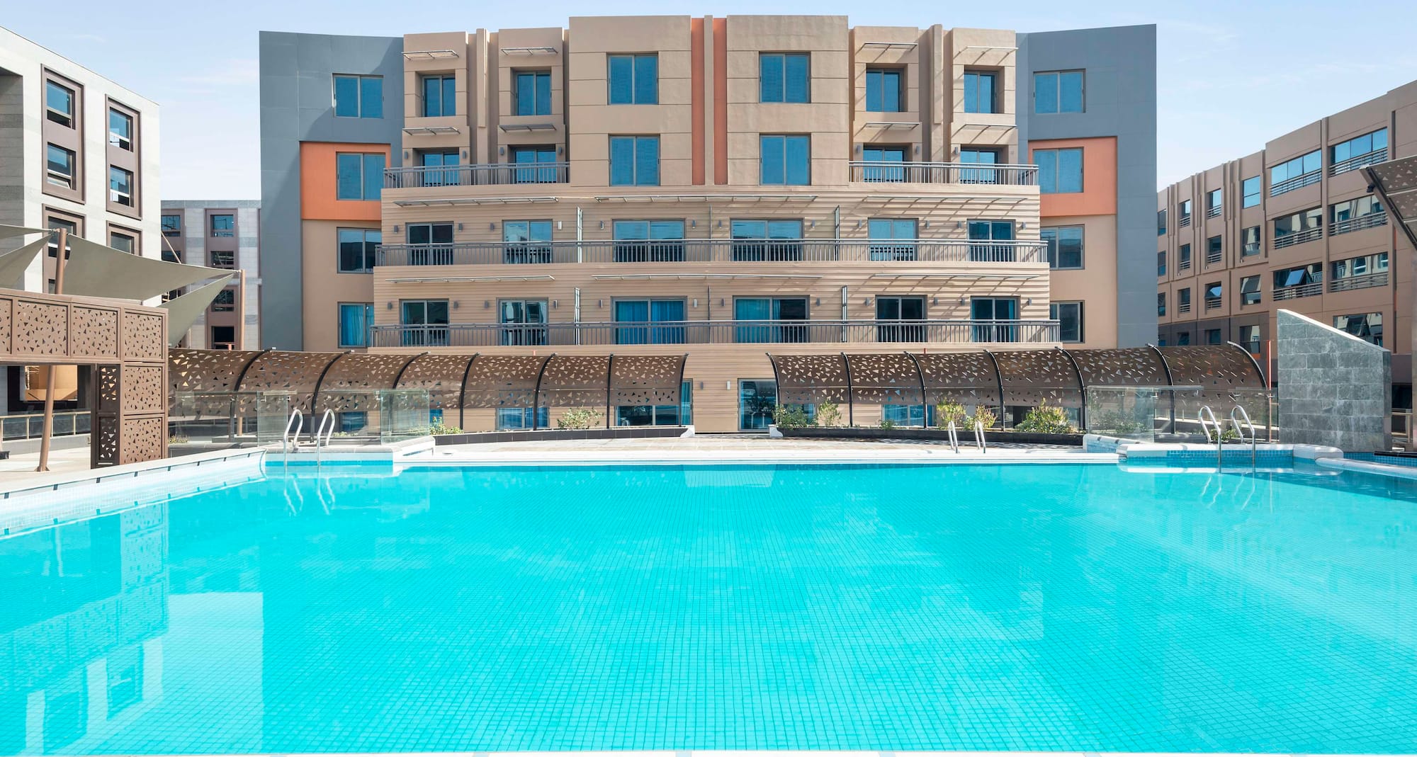 Radisson Residences Cairo Heliopolis - 泳池景色