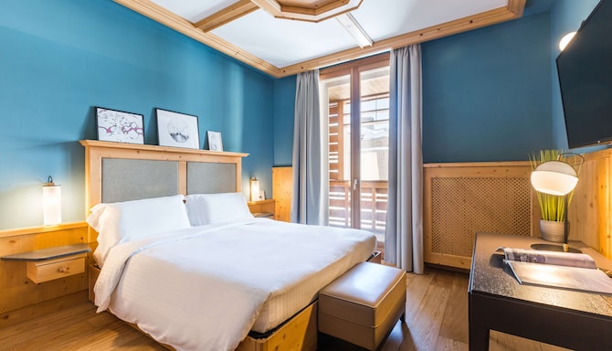 Radisson Residences Savoia Palace Cortina d'Ampezzo - Apartment bedroom