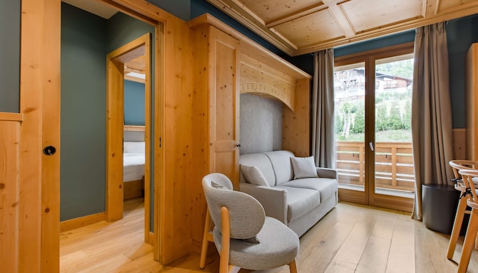 Radisson Residences Savoia Palace Cortina d'Ampezzo - Apartment with Balcony