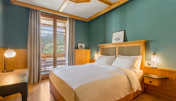 Radisson Residences Savoia Palace Cortina d'Ampezzo - Bedroom Apt Tofane view