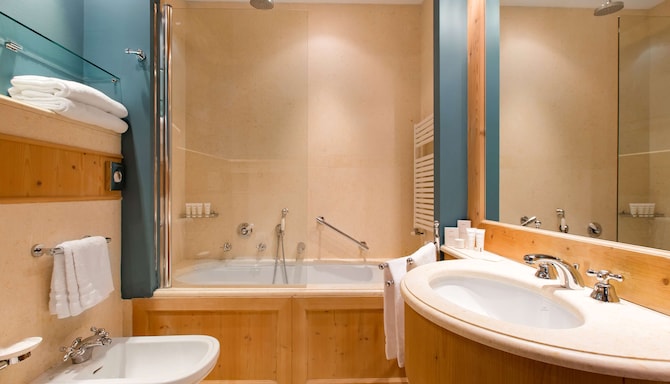 Radisson Residences Savoia Palace Cortina d'Ampezzo - Guest Room