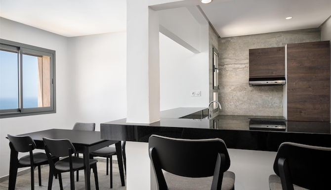 Radisson Residences Taghazout Bay - مطبخ غرفة ضيوف / مطبخ صغير