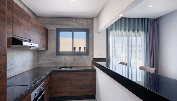 Radisson Residences Taghazout Bay - مطبخ غرفة ضيوف / مطبخ صغير