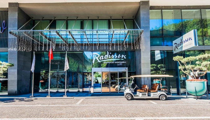 Radisson Residences Vadistanbul - Enterance and buggy services