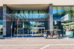 Radisson Residences Vadistanbul - Enterance and buggy services