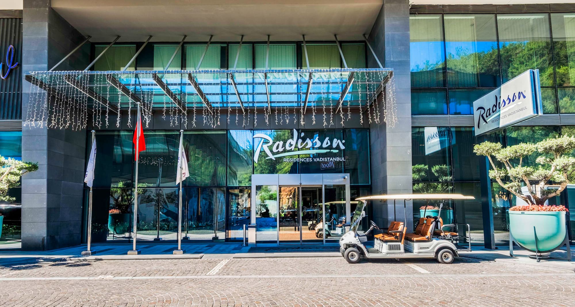 Radisson Residences Vadistanbul - Enterance and buggy services