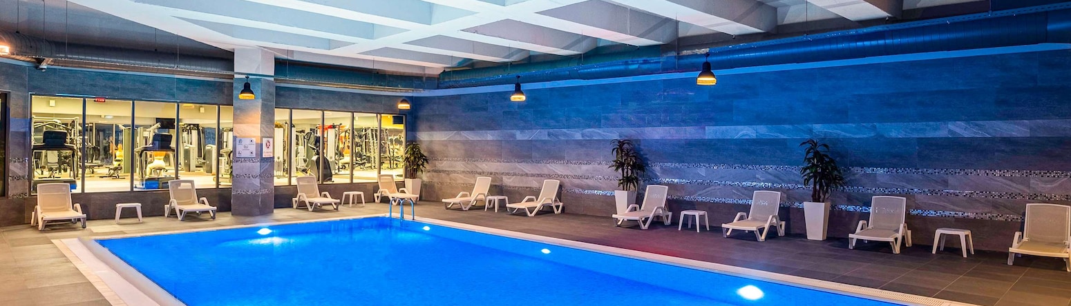 Radisson Residences Vadistanbul - Indoor pool