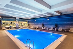 Radisson Residences Vadistanbul - Indoor pool