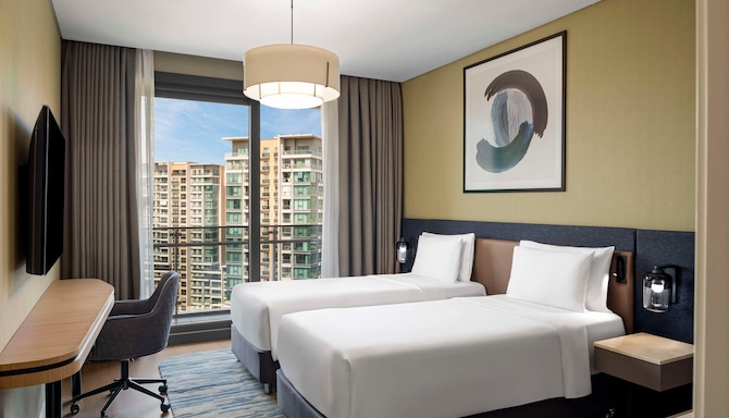 Radisson Residences Vadistanbul - Penthouse bedroom with twin beds