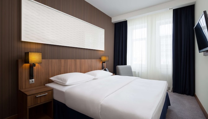 Radisson Residences, Zavidovo - Bedroom with king-size bed