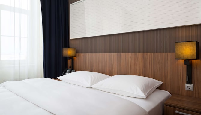 Radisson Residences, Zavidovo - Bedroom with king-size bed