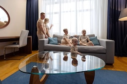 Radisson Residences, Zavidovo - семья отдыхает в апартаментах