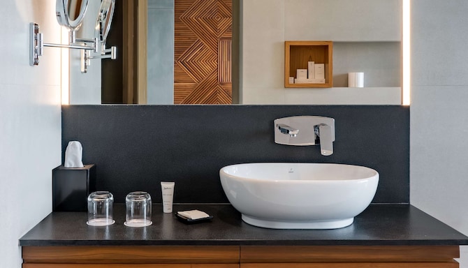 Radisson Resort and Spa Lonavala - Superior Room bathroom