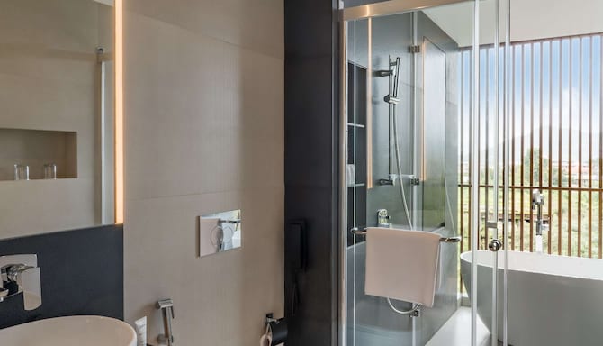 Radisson Resort and Spa Lonavala - Deluxe Room bathroom