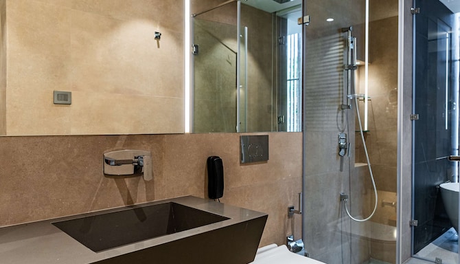 Radisson Resort and Spa Lonavala - Deluxe Room King Bed with bathtub