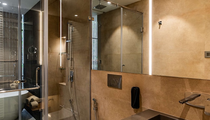 Radisson Resort and Spa Lonavala - Deluxe Room Twin Bed with bathtub