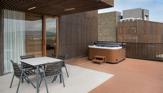 Radisson Resort and Spa Lonavala - The Samrat Presidential Suite terrace