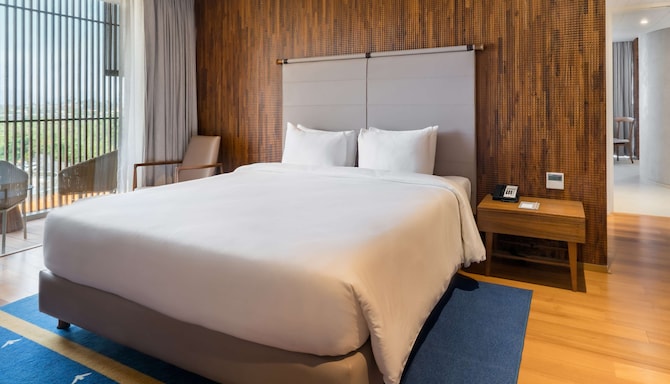 Radisson Resort and Spa Lonavala - The Samrat Presidential Suite bedroom