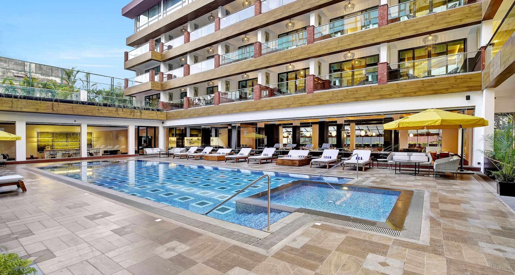 Radisson Hotel Goa Baga - Swimming pool