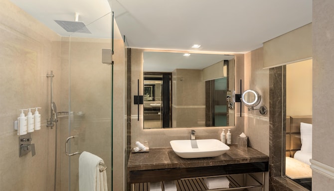 Radisson Resort Goa Baga - Premium Bathroom