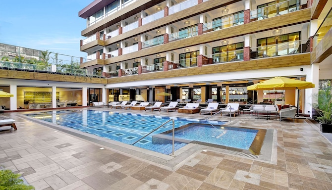 Radisson Hotel Goa Baga - Swimming pool
