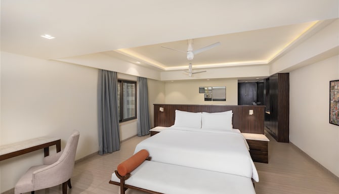 Radisson Resort Goa Baga - Suite with Terrace Bed