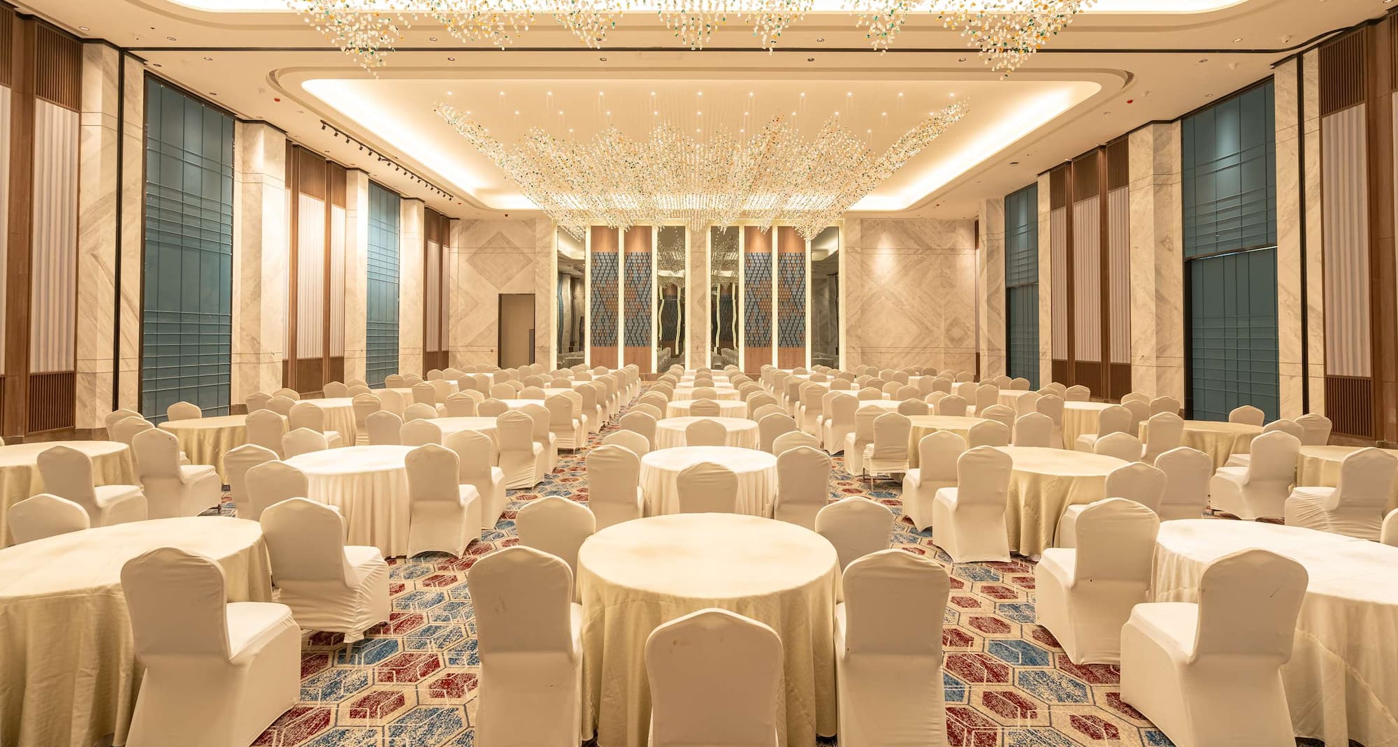 Radisson Resort Hatgad Saputara - Satpura ballroom banquet set-up