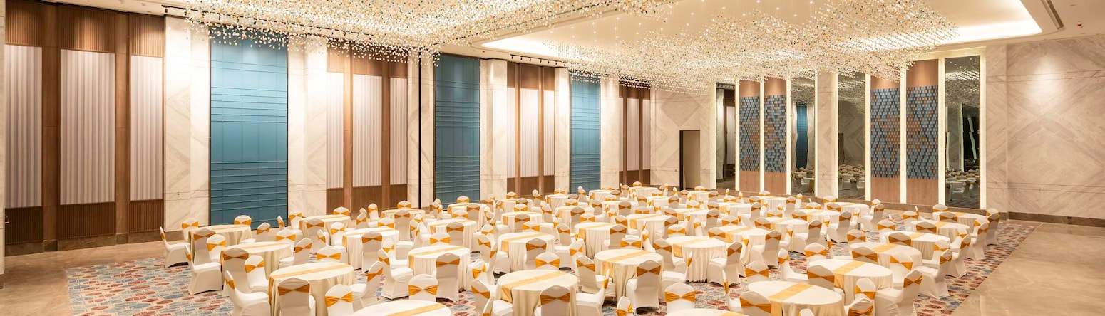Radisson Resort Hatgad Saputara - सतपुड़ा बॉलरूम बैंक्वेट सेट-अप