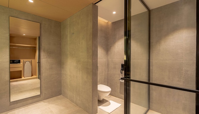 Radisson Resort Hatgad Saputara - Villa bathroom