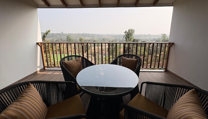 Radisson Resort Hatgad Saputara - Presidential Suite Balcony