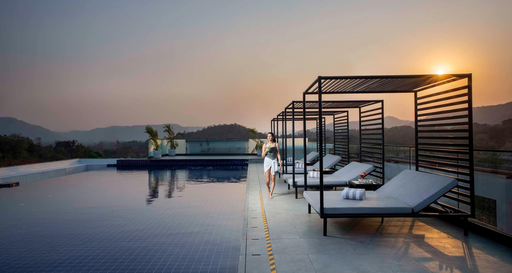 Radisson Resort Khopoli - Pool