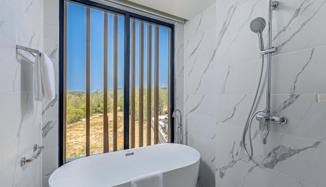 Radisson Resort Layan Phuket - Deluxe Bathroom