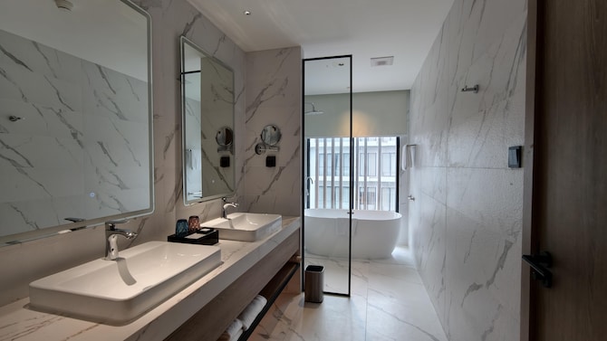 Radisson Resort Layan Phuket - Deluxe Room - Pool View