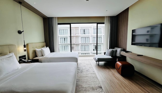 Radisson Resort Layan Phuket - Deluxe Room - Pool View