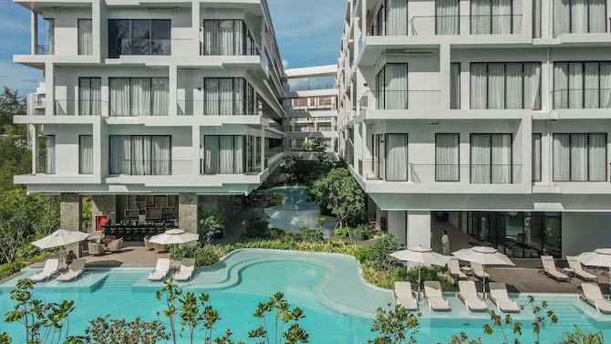 Radisson Resort Layan Phuket - Pool and gardens