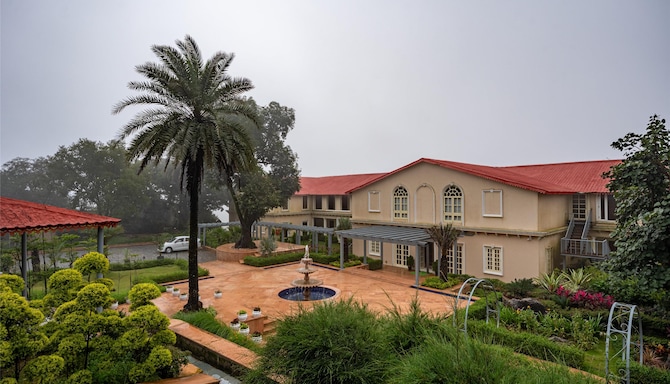 Radisson Resort Mount Abu - Hotel Façade