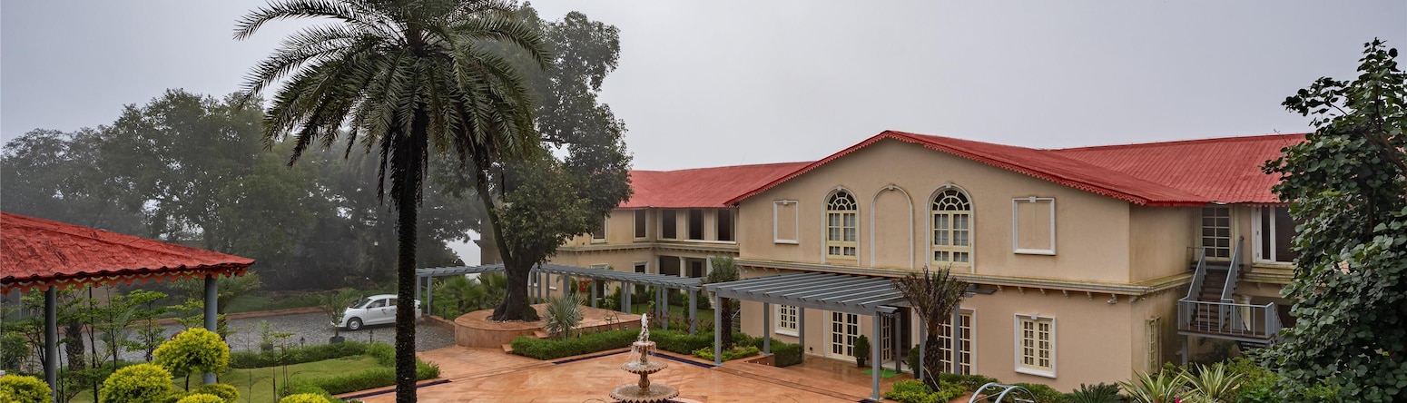 Radisson Resort Mount Abu - Hotel Façade