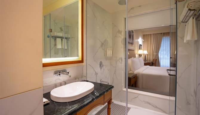 Radisson Resort Mount Abu - Guest Room Bath