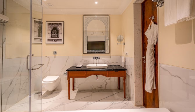 Radisson Resort Mount Abu - Executive Suite Bathroom