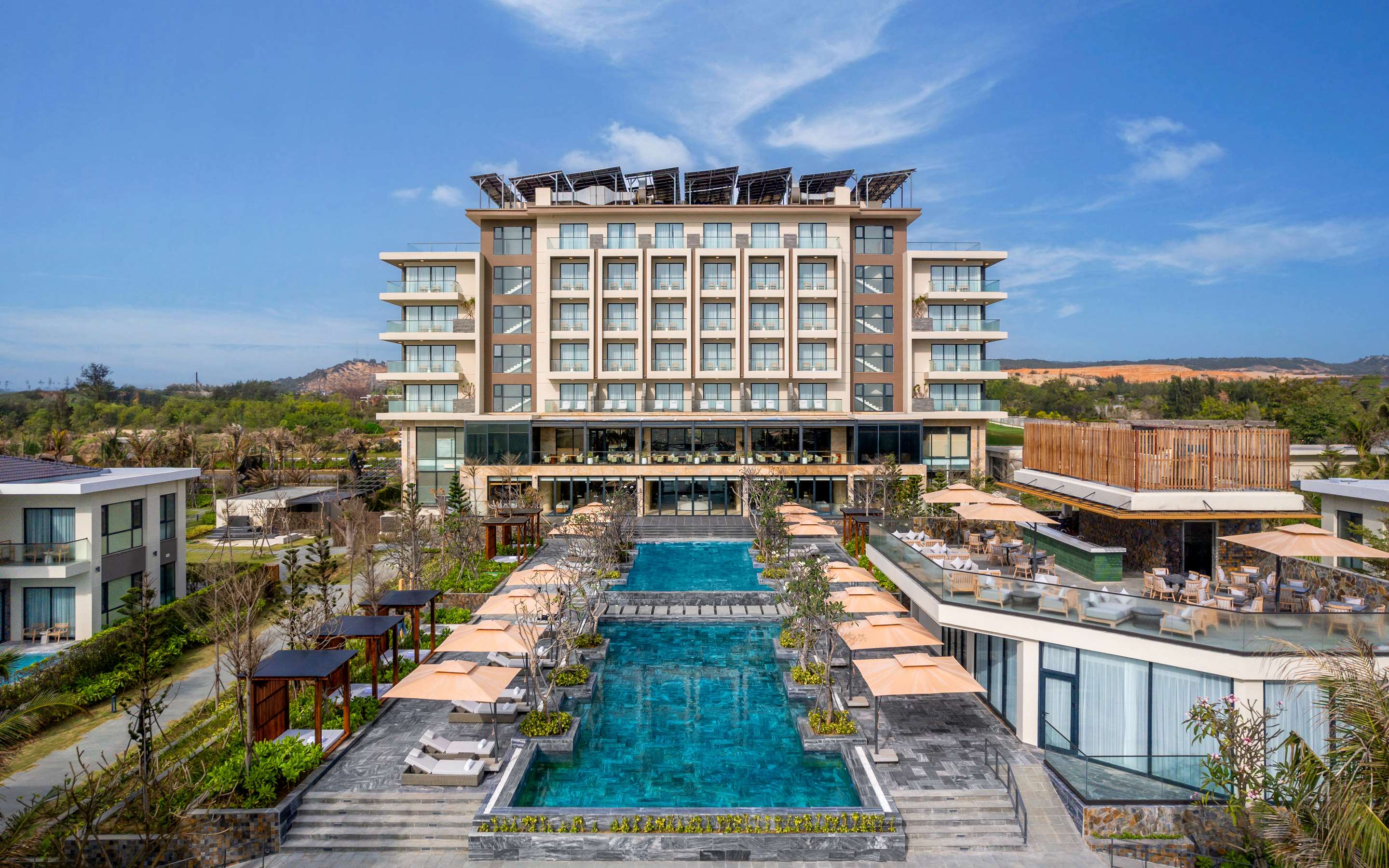 Khám phá không gian yên bình bên bờ biển | Radisson Resort Mũi Né