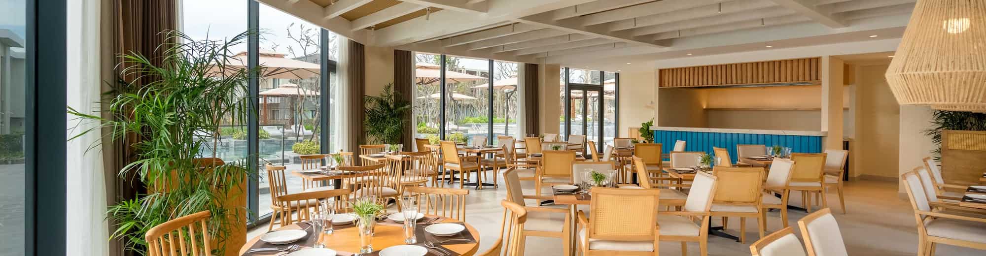 Radisson Resort Mui Ne - SeaRock Restaurant