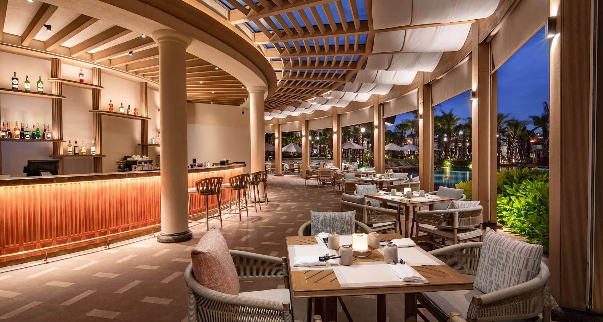 Radisson Resort Phan Thiet - Pool bar