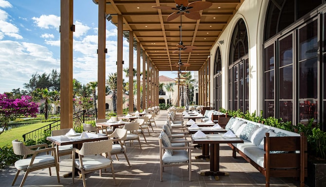 Radisson Resort Phan Thiet - Restaurant outside area