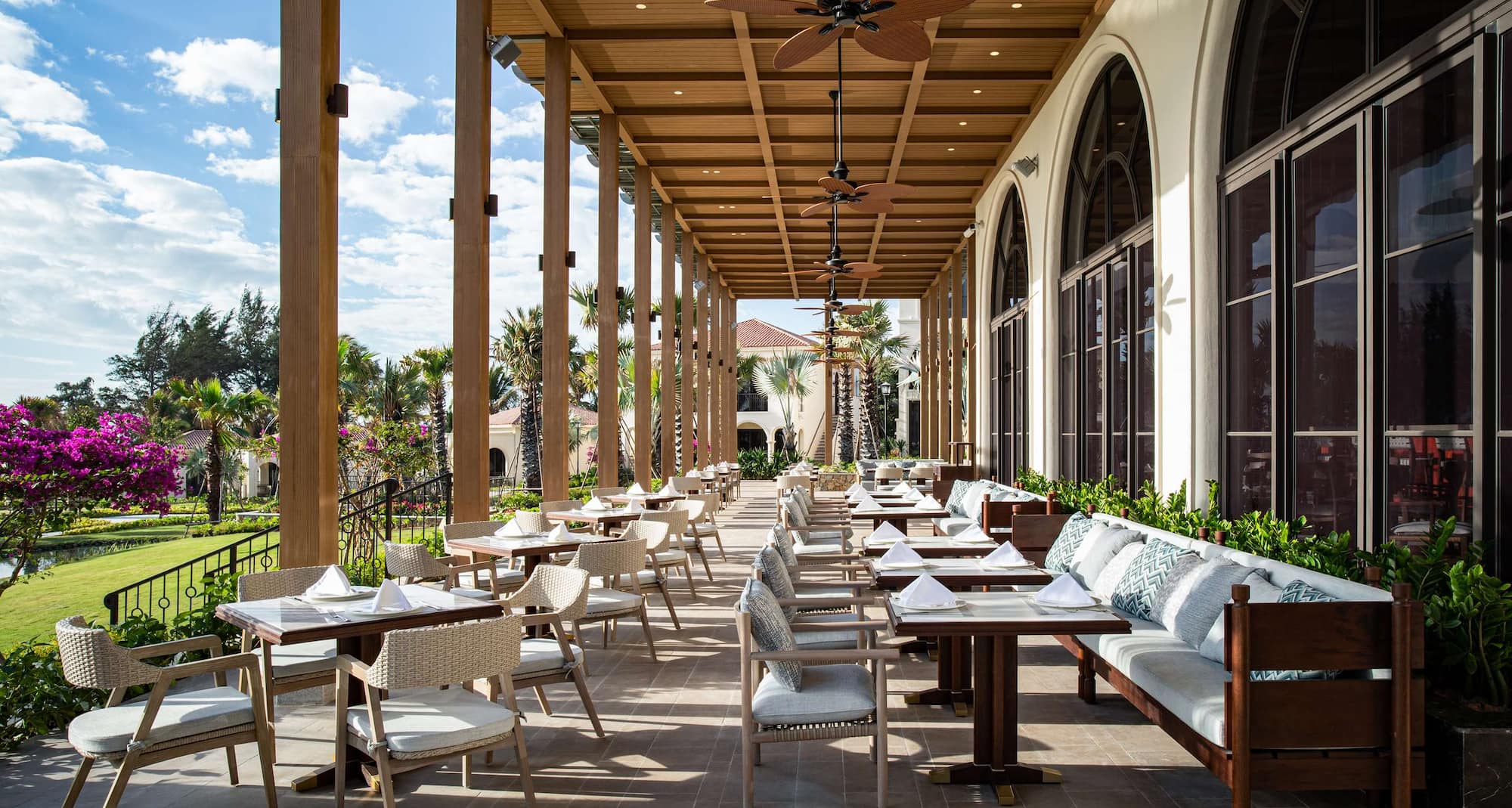 Radisson Resort Phan Thiet - Restaurant outside area