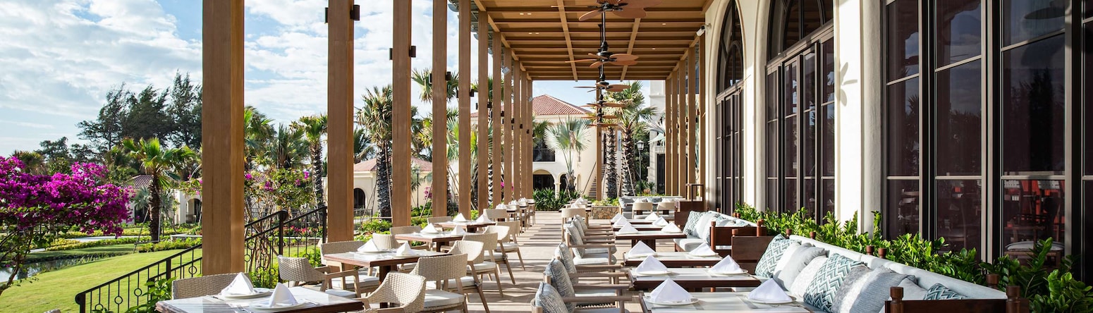 Radisson Resort Phan Thiet - Restaurant outside area